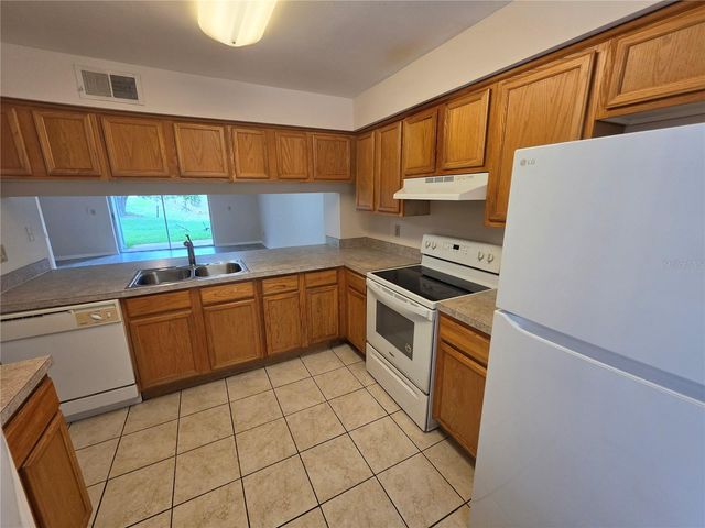 5194 SUNRIDGE PALMS DRIVE, Tampa, FL 33617