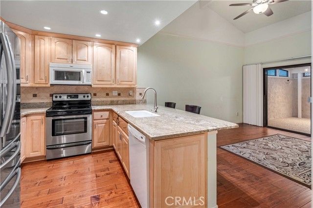 2904 W J4 Avenue, Lancaster, CA 93536