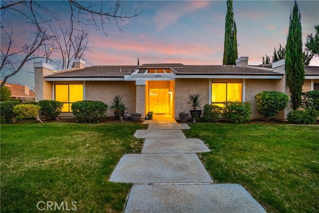 2904 W J4 Avenue, Lancaster, CA 93536