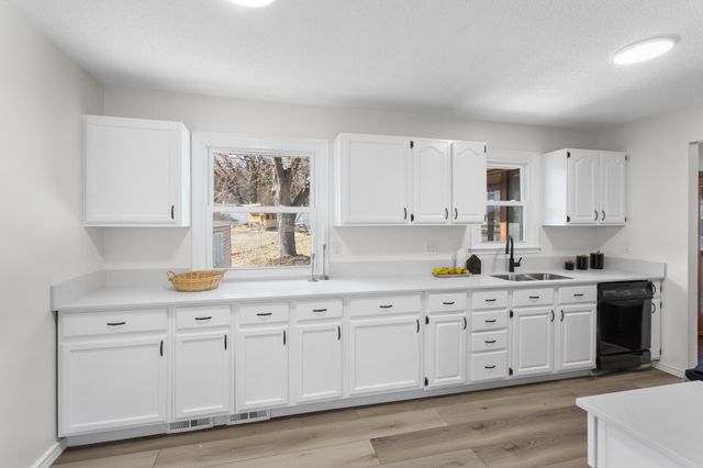 6109 Sumter Avenue N, New Hope, MN 55428