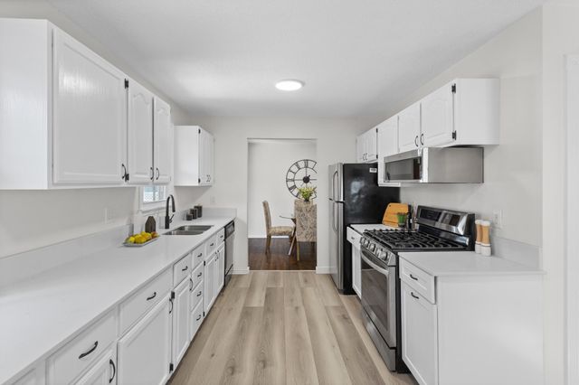 6109 Sumter Avenue N, New Hope, MN 55428