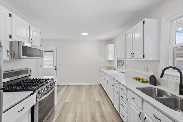 6109 Sumter Avenue N, New Hope, MN 55428