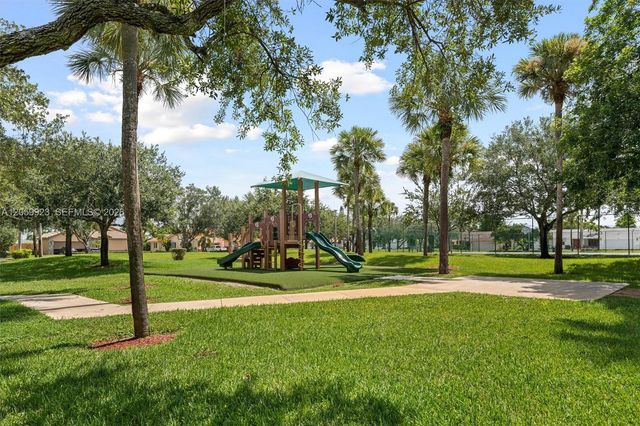 16841 SW 5th Ct, Weston, FL 33326