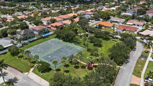 16841 SW 5th Ct, Weston, FL 33326