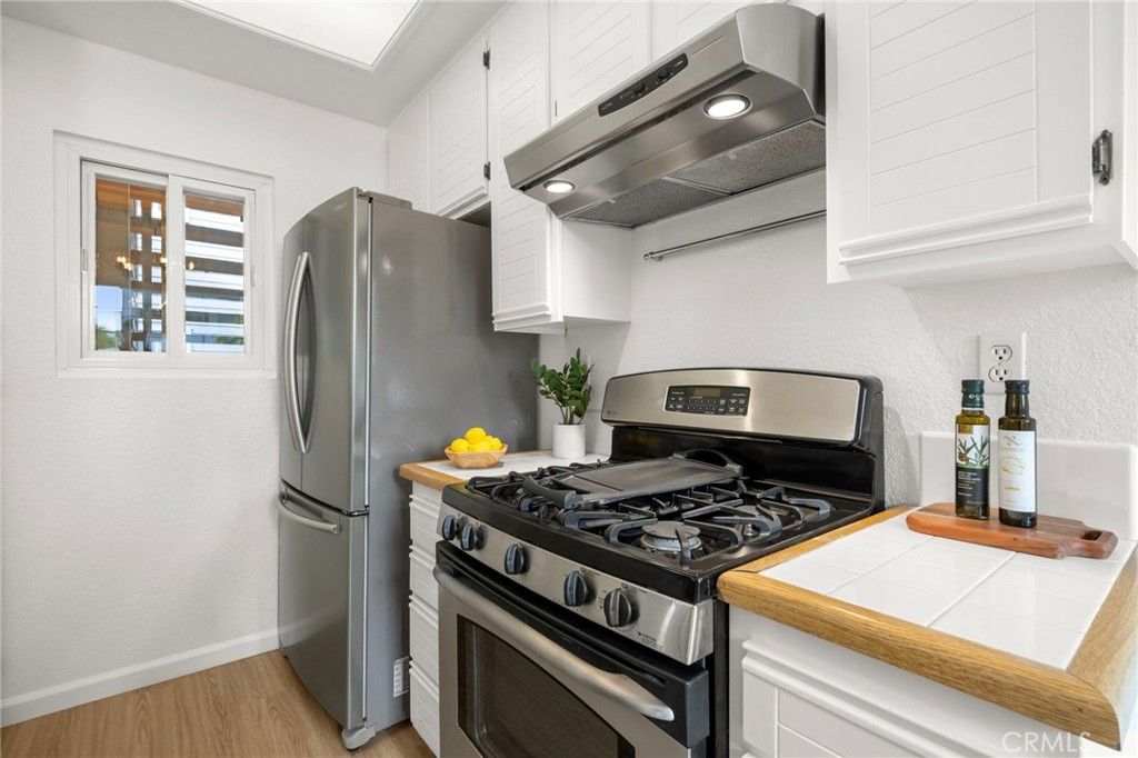 Image 6 of property listing at 8505 Gulana, Playa Del Rey, CA 90293