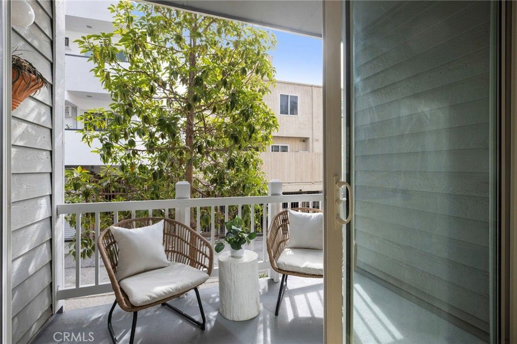 Image 8 of property listing at 8505 Gulana, Playa Del Rey, CA 90293