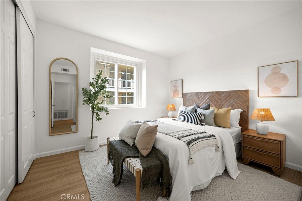 Image 9 of property listing at 8505 Gulana, Playa Del Rey, CA 90293