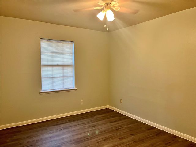 1407 14th Avenue N, Texas City, TX 77590