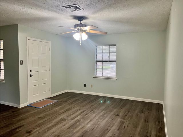 1407 14th Avenue N, Texas City, TX 77590