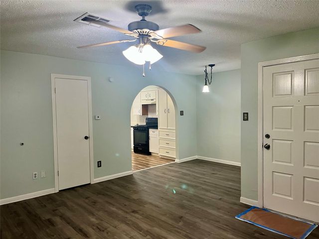 1407 14th Avenue N, Texas City, TX 77590