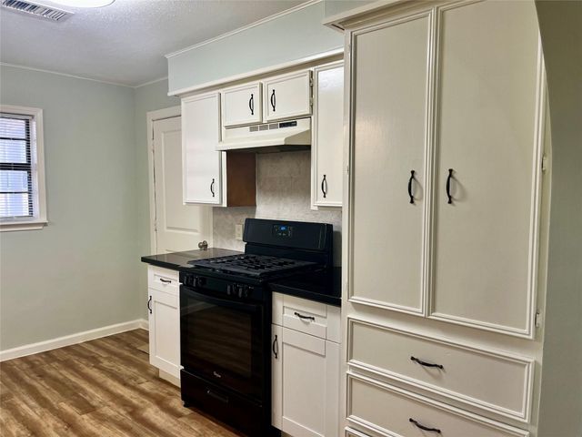 1407 14th Avenue N, Texas City, TX 77590