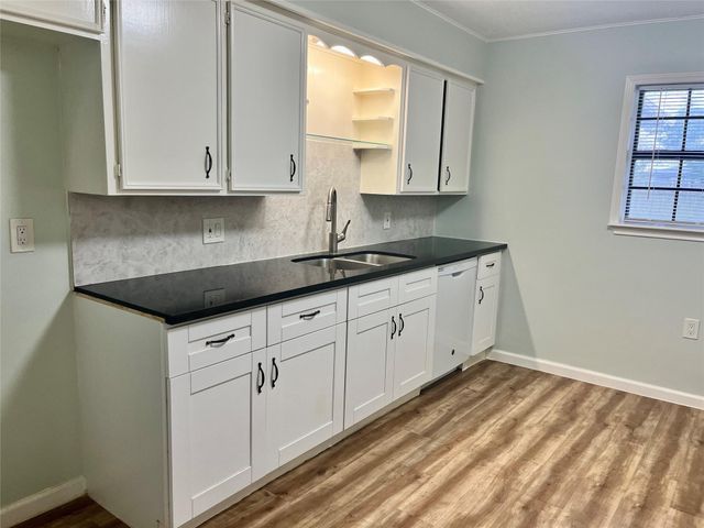 1407 14th Avenue N, Texas City, TX 77590