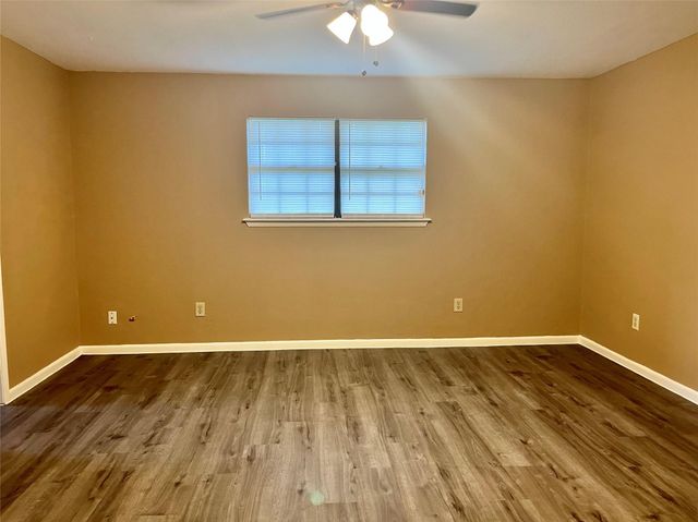 1407 14th Avenue N, Texas City, TX 77590