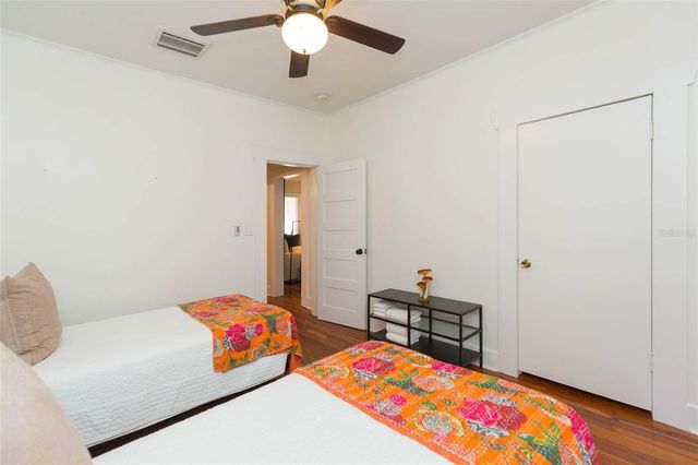 917 E BROAD STREET, Tampa, FL 33604