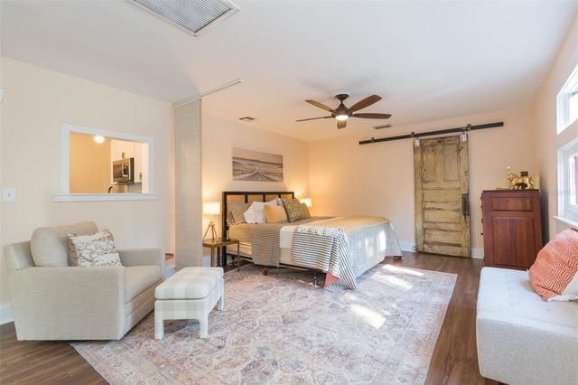 917 E BROAD STREET, Tampa, FL 33604