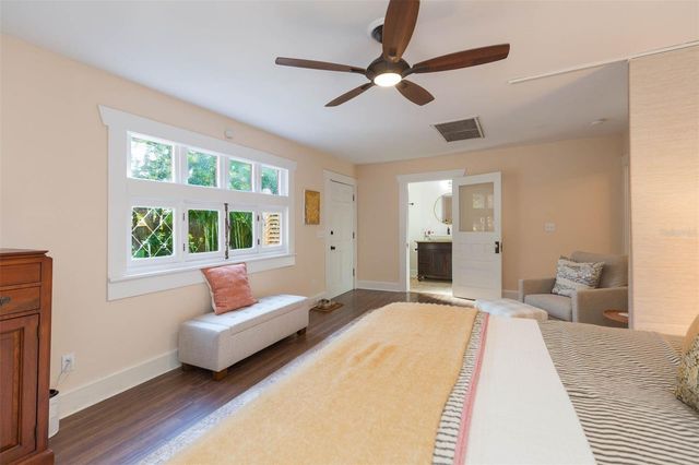 917 E BROAD STREET, Tampa, FL 33604