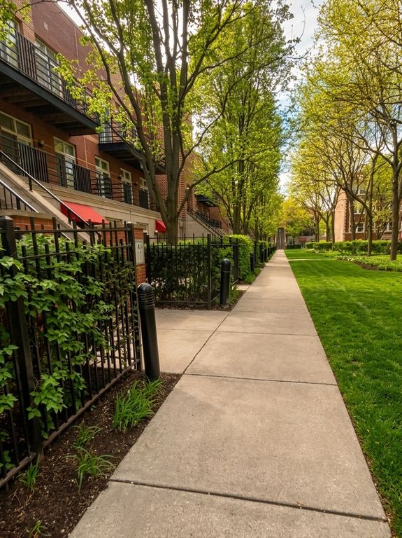 1033 E 46TH Street 406, Chicago, IL 60653