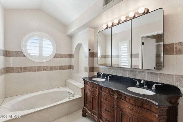 3224 E TARO Lane, Phoenix, AZ 85050
