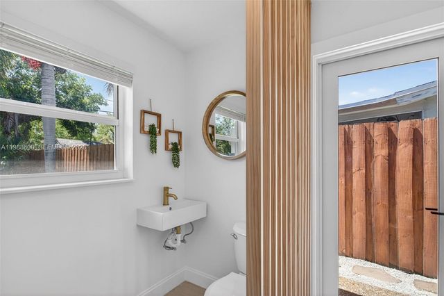 370 NW 48th Ct, Oakland Park, FL 33309