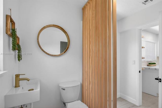 370 NW 48th Ct, Oakland Park, FL 33309