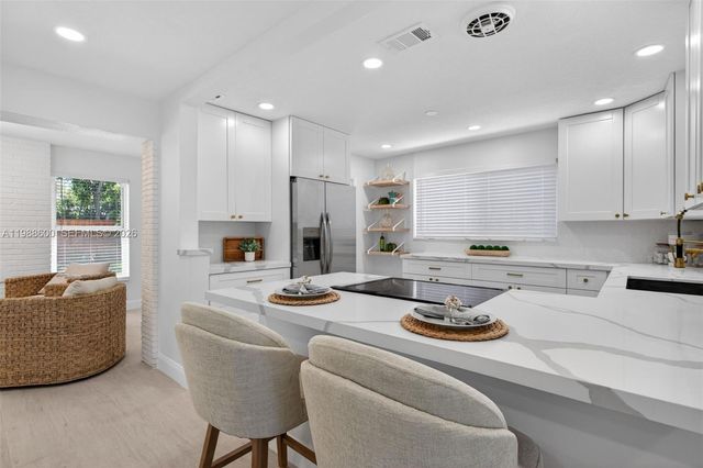 370 NW 48th Ct, Oakland Park, FL 33309