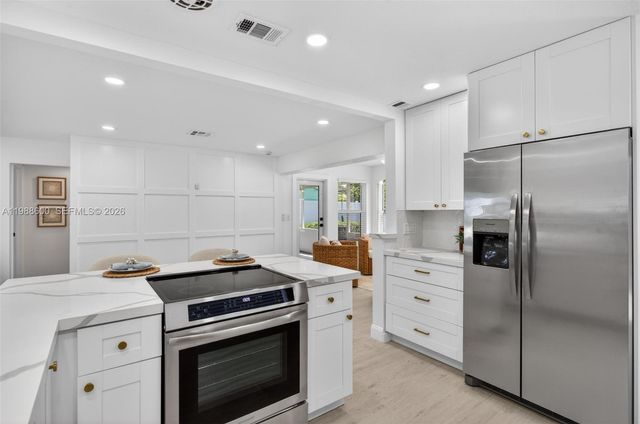 370 NW 48th Ct, Oakland Park, FL 33309