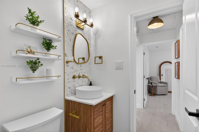 370 NW 48th Ct, Oakland Park, FL 33309