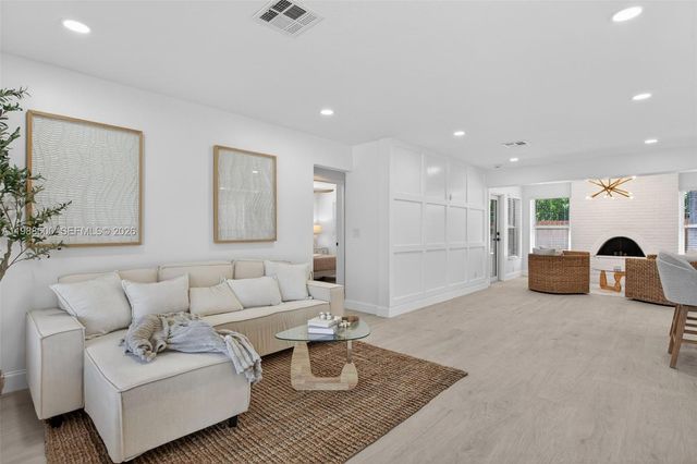 370 NW 48th Ct, Oakland Park, FL 33309