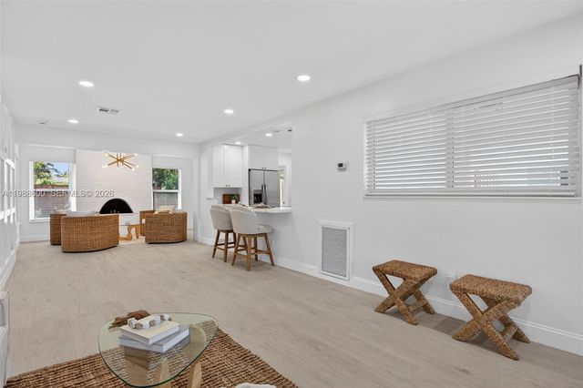 370 NW 48th Ct, Oakland Park, FL 33309