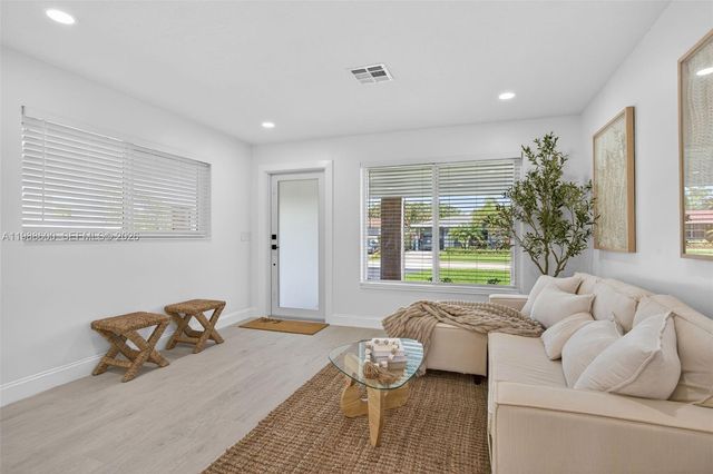 370 NW 48th Ct, Oakland Park, FL 33309