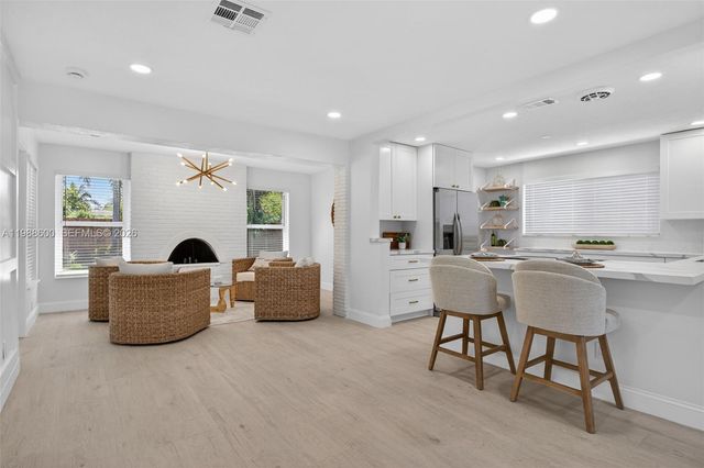 370 NW 48th Ct, Oakland Park, FL 33309