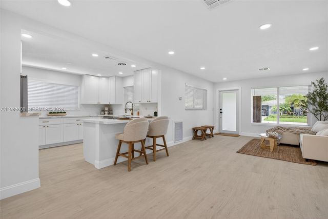 370 NW 48th Ct, Oakland Park, FL 33309