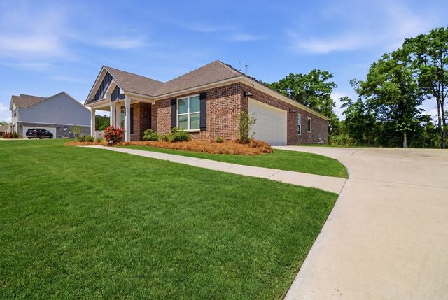 544 Golden Oaks Circle, Dothan, AL 36301