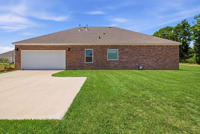 544 Golden Oaks Circle, Dothan, AL 36301