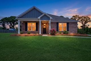 544 Golden Oaks Circle, Dothan, AL 36301