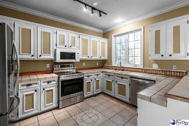 225 Hawthorne Lane, Cheraw, SC 29520