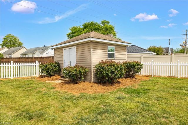 126 Applegate Court, Mocksville, NC 27028