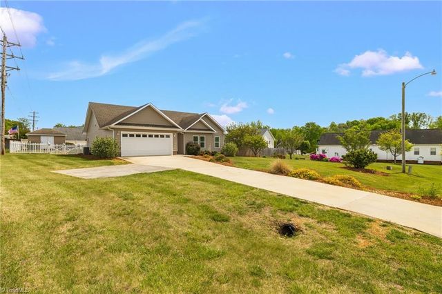 126 Applegate Court, Mocksville, NC 27028