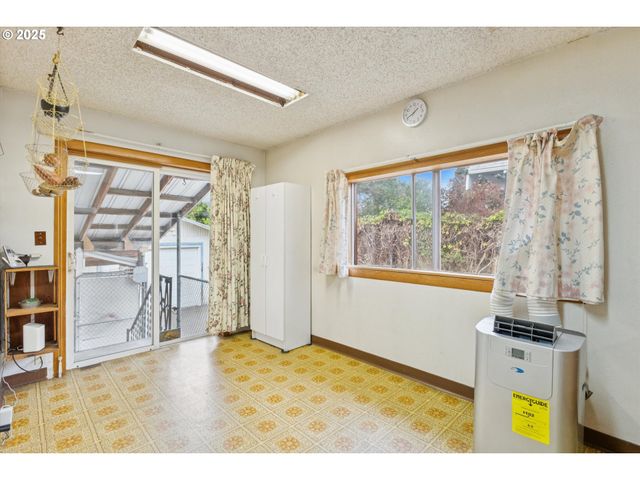 3211 Ne 72ND Ave, Portland, OR 97213