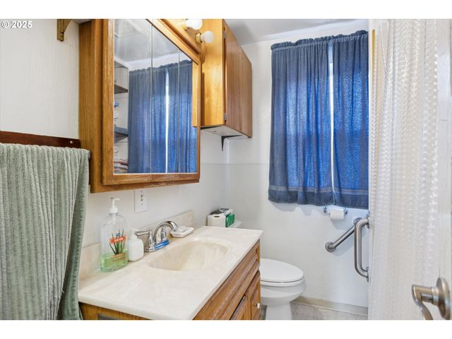 3211 Ne 72ND Ave, Portland, OR 97213