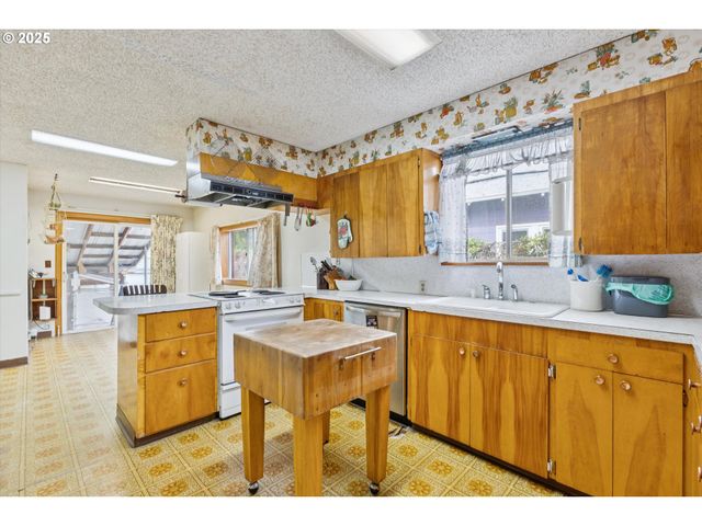 3211 Ne 72ND Ave, Portland, OR 97213