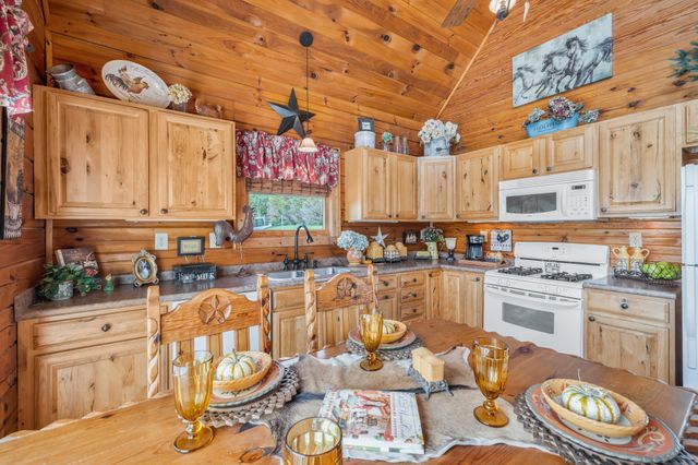 7997 Shoals Branch Rd, Primm Springs, TN 38476