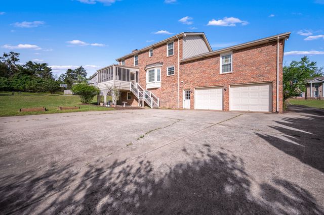 178 Allen Dr, Hendersonville, TN 37075