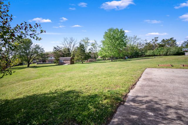 178 Allen Dr, Hendersonville, TN 37075