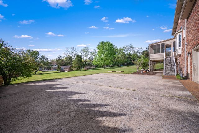 178 Allen Dr, Hendersonville, TN 37075