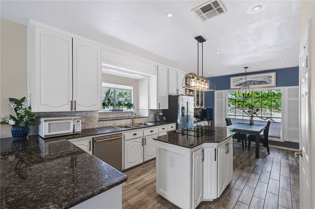 4505 Grand Lake Dr, Corpus Christi, TX 78413