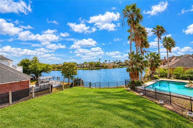 4505 Grand Lake Dr, Corpus Christi, TX 78413
