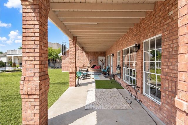 4505 Grand Lake Dr, Corpus Christi, TX 78413