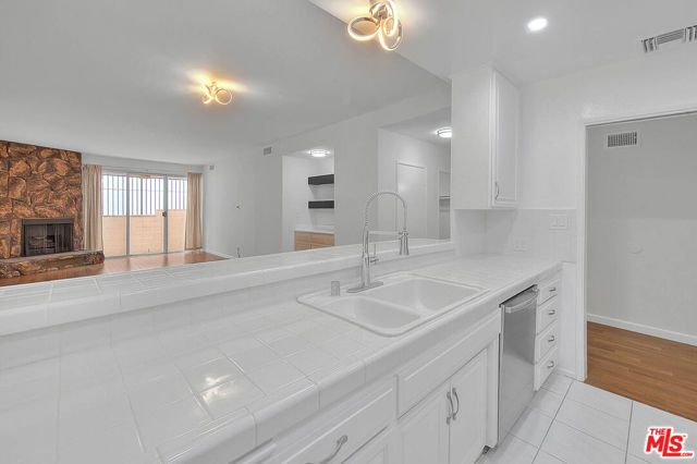 104 S Hayworth Avenue 104, Los Angeles, CA 90048