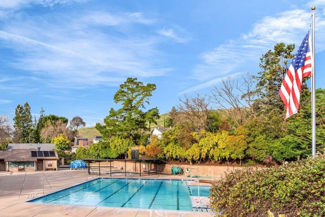 2114 Londonderry Ct, Walnut Creek, CA 94596